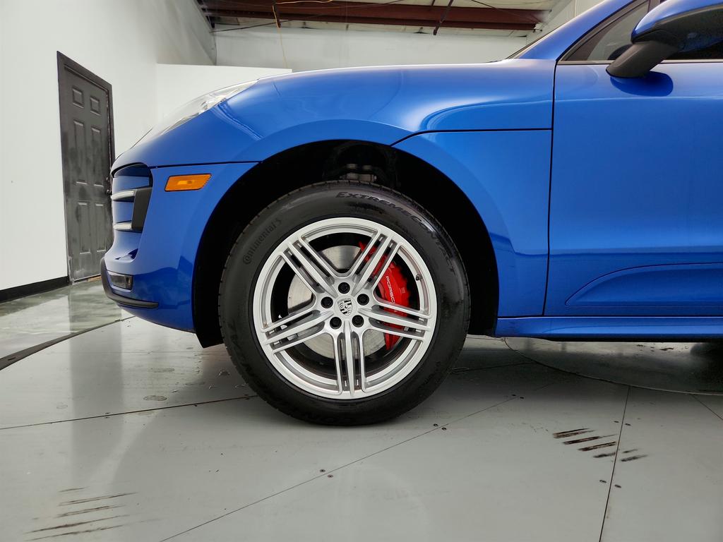 2017 Porsche Macan Turbo photo