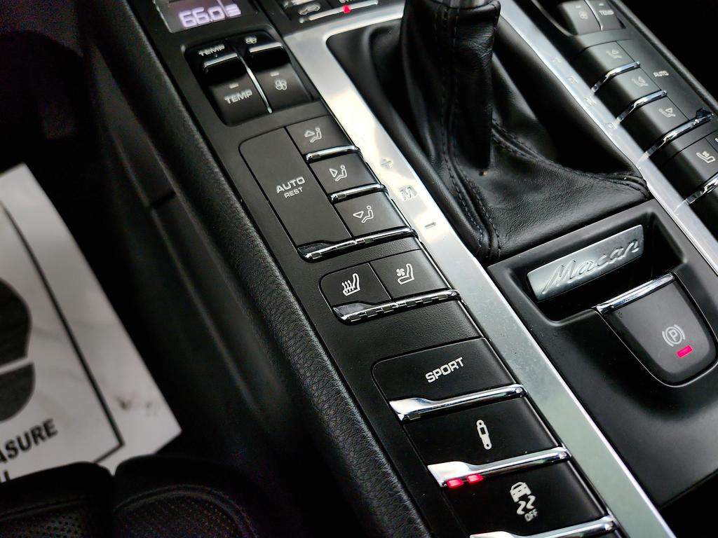 2017 Porsche Macan Turbo photo