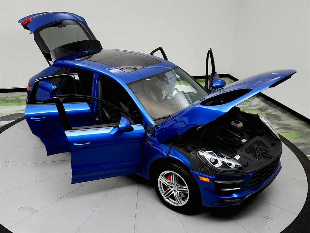 2017 Porsche Macan Turbo photo