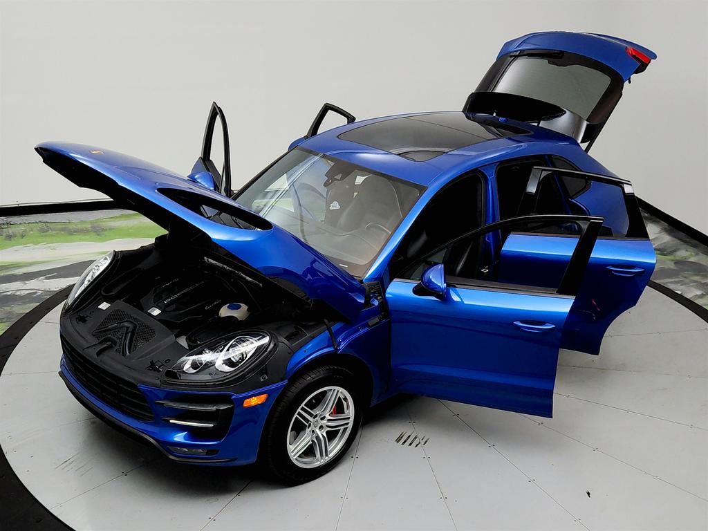 2017 Porsche Macan Turbo photo