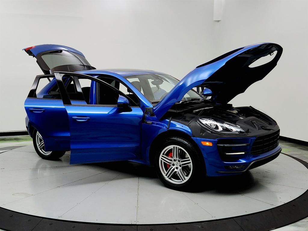 2017 Porsche Macan Turbo photo