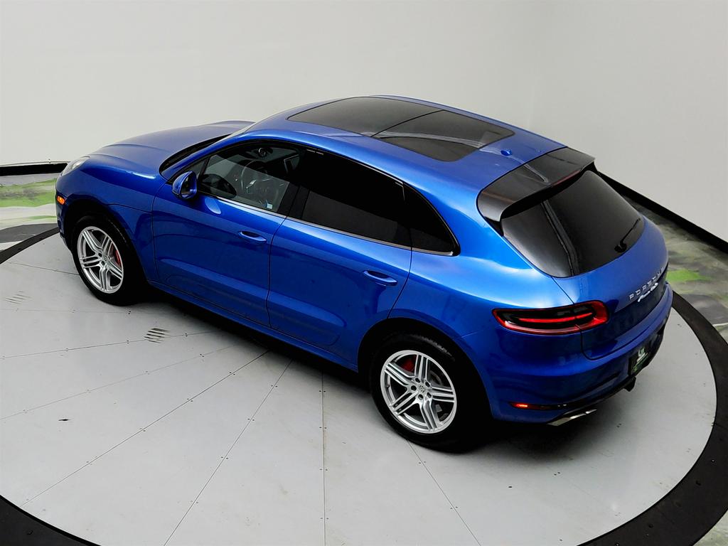 2017 Porsche Macan Turbo photo