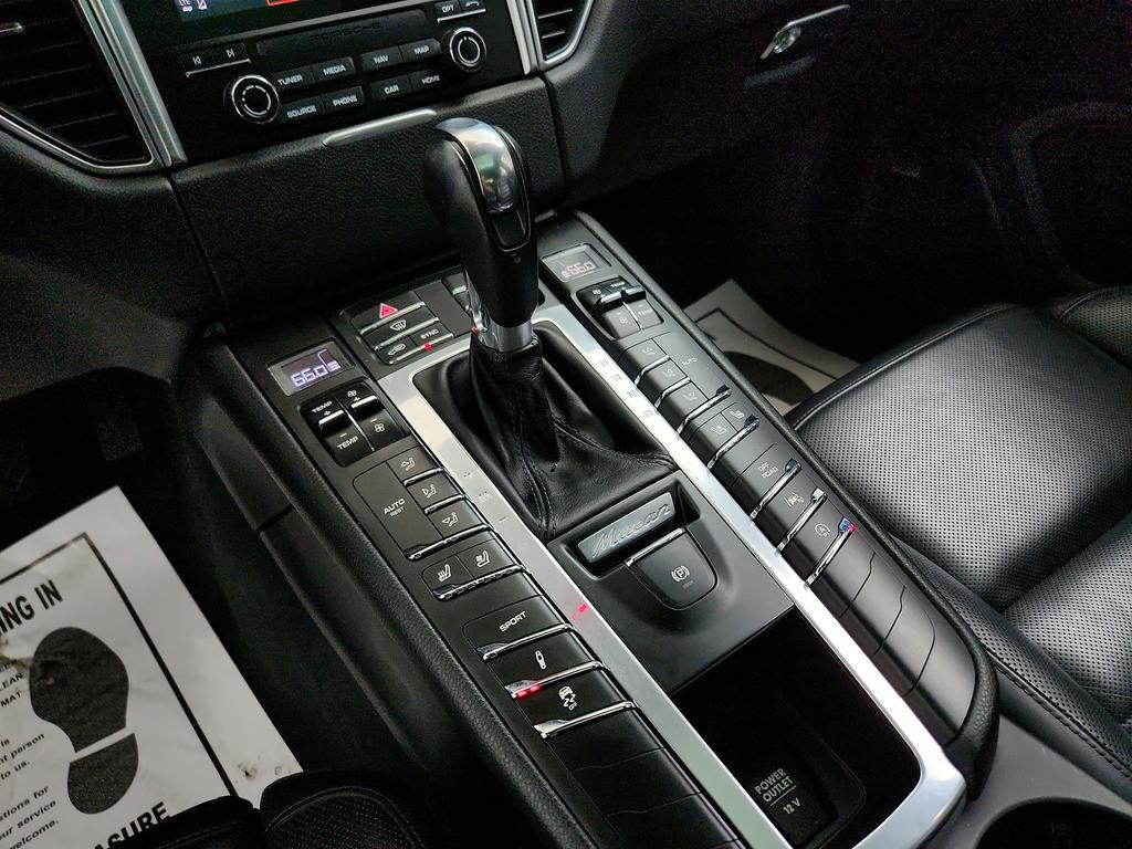 2017 Porsche Macan Turbo photo