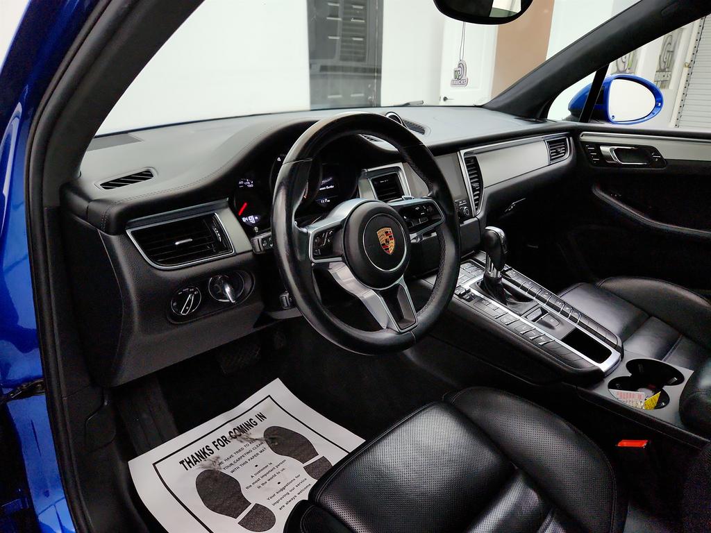 2017 Porsche Macan Turbo photo