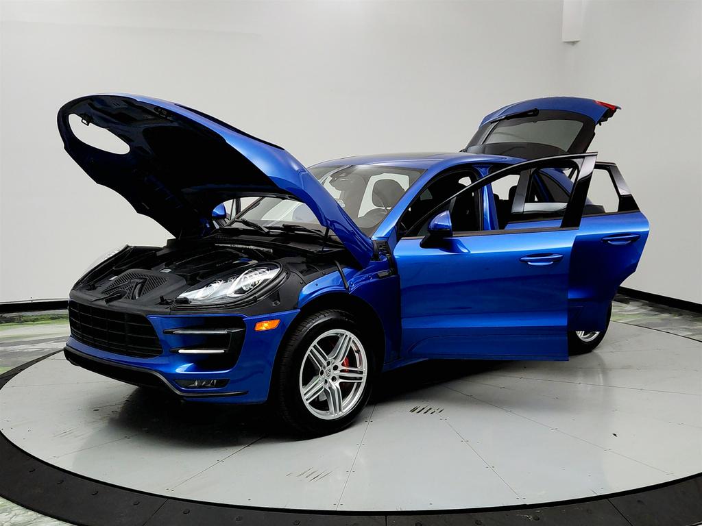 2017 Porsche Macan Turbo photo