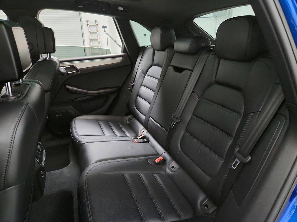 2017 Porsche Macan Turbo photo