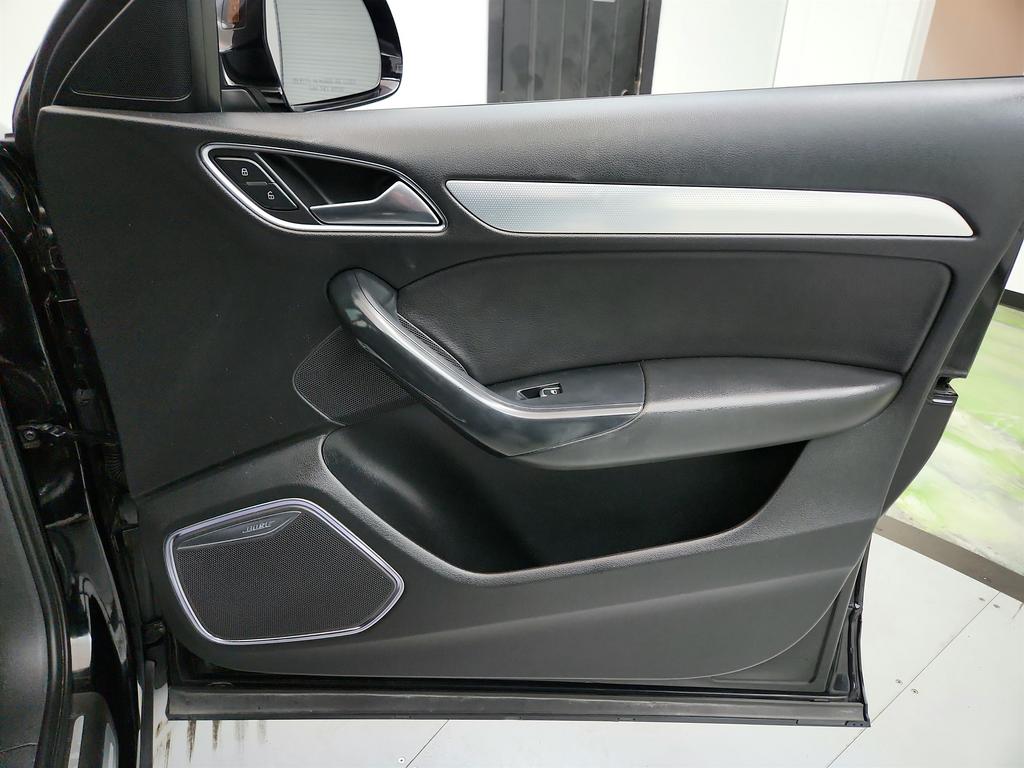 2016 Audi Q3 Prestige photo