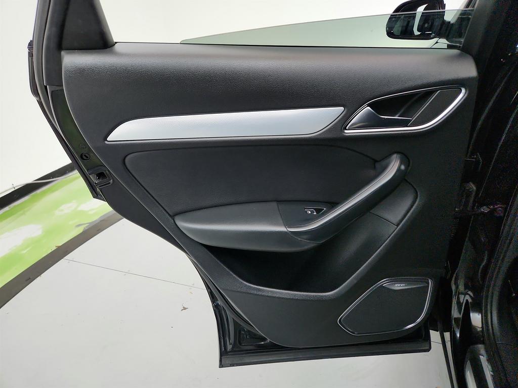 2016 Audi Q3 Prestige photo