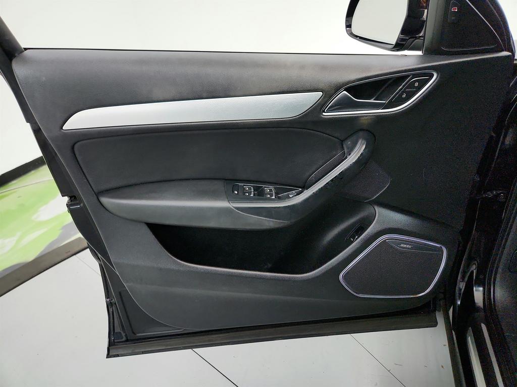 2016 Audi Q3 Prestige photo