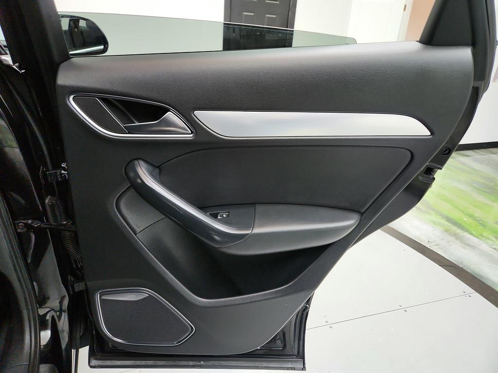 2016 Audi Q3 Prestige photo