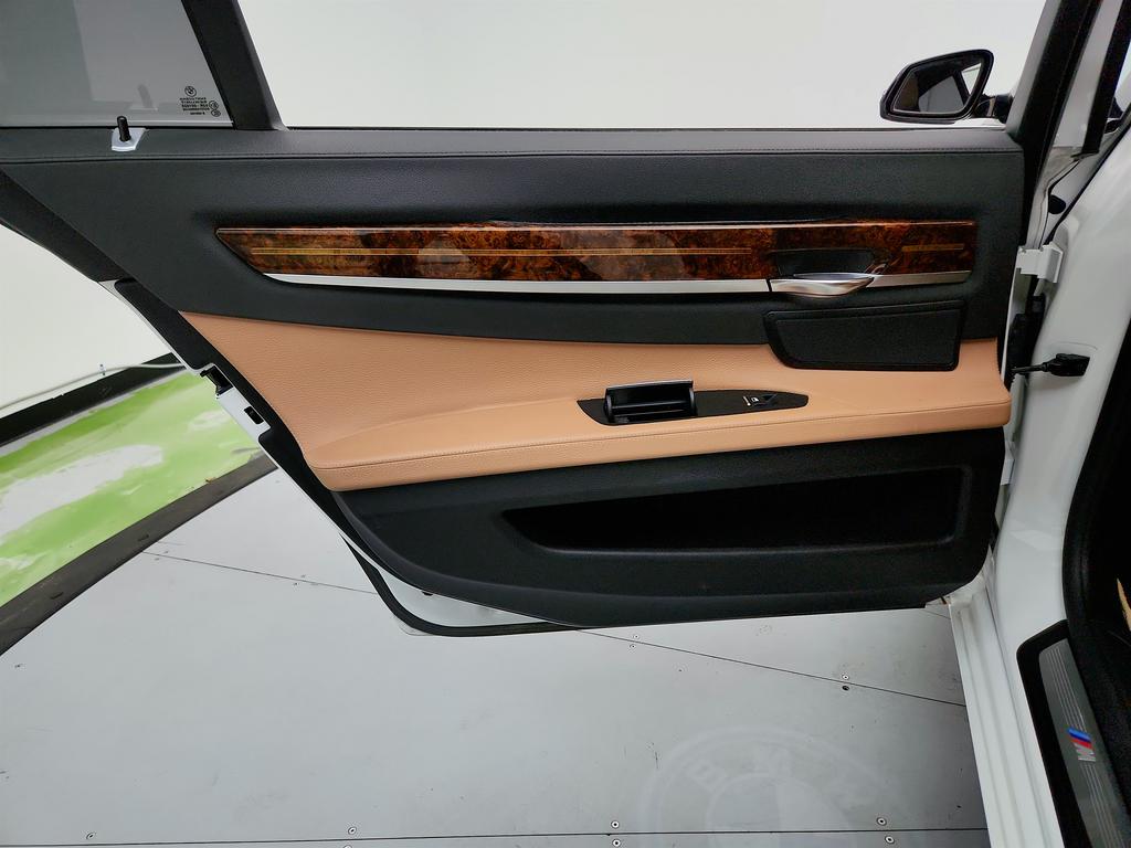 2015 BMW 7-Series 740li photo