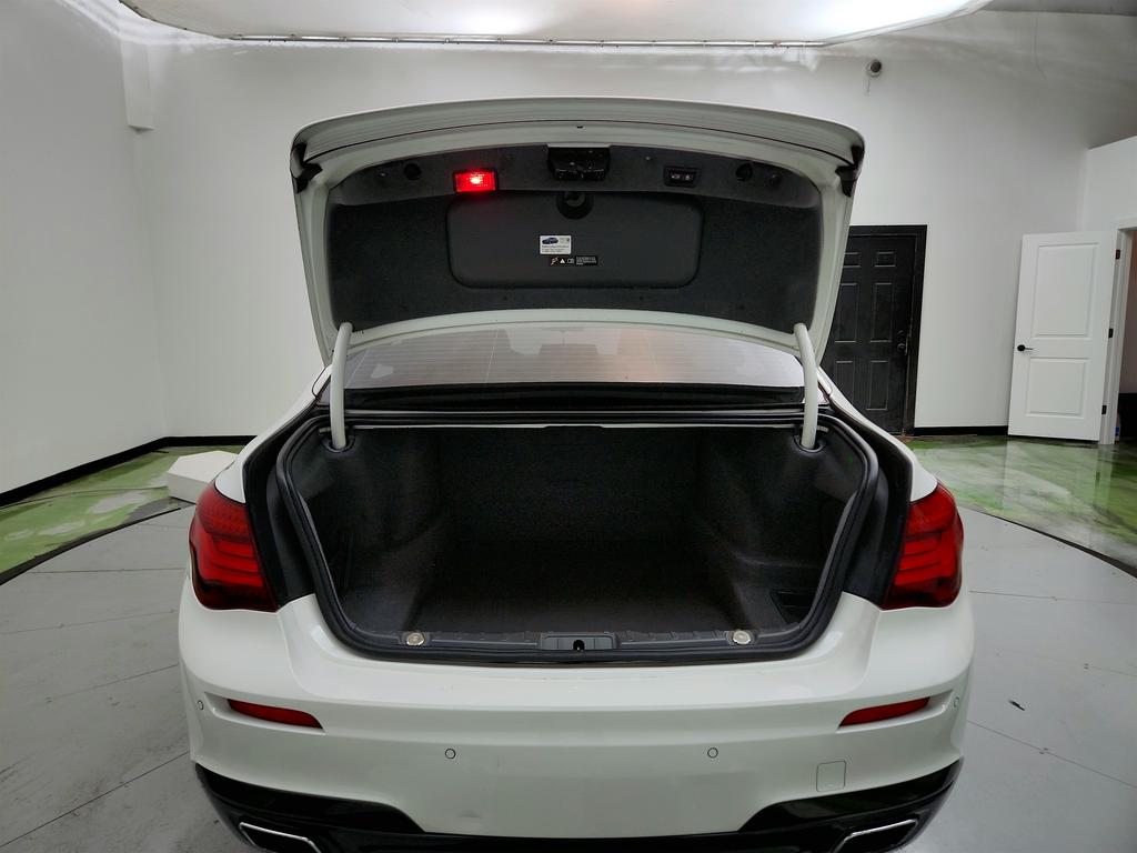 2015 BMW 7-Series 740li photo