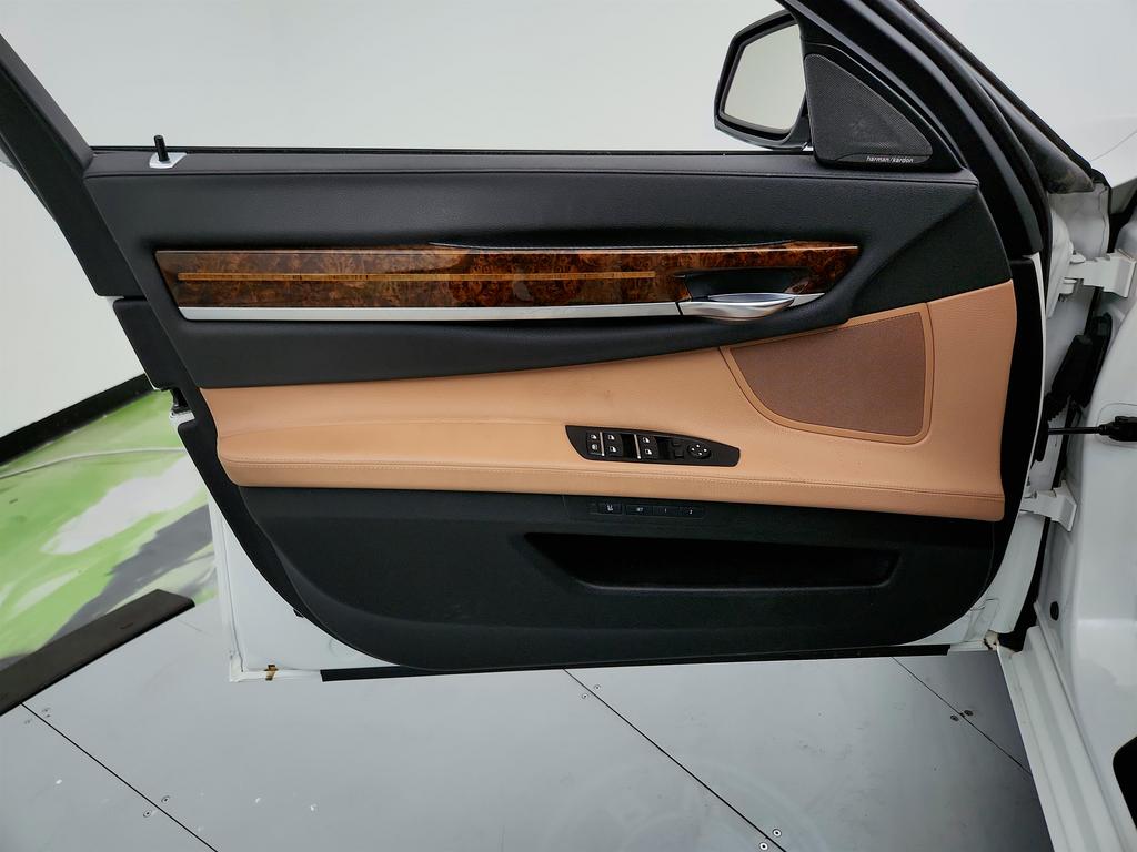 2015 BMW 7-Series 740li photo