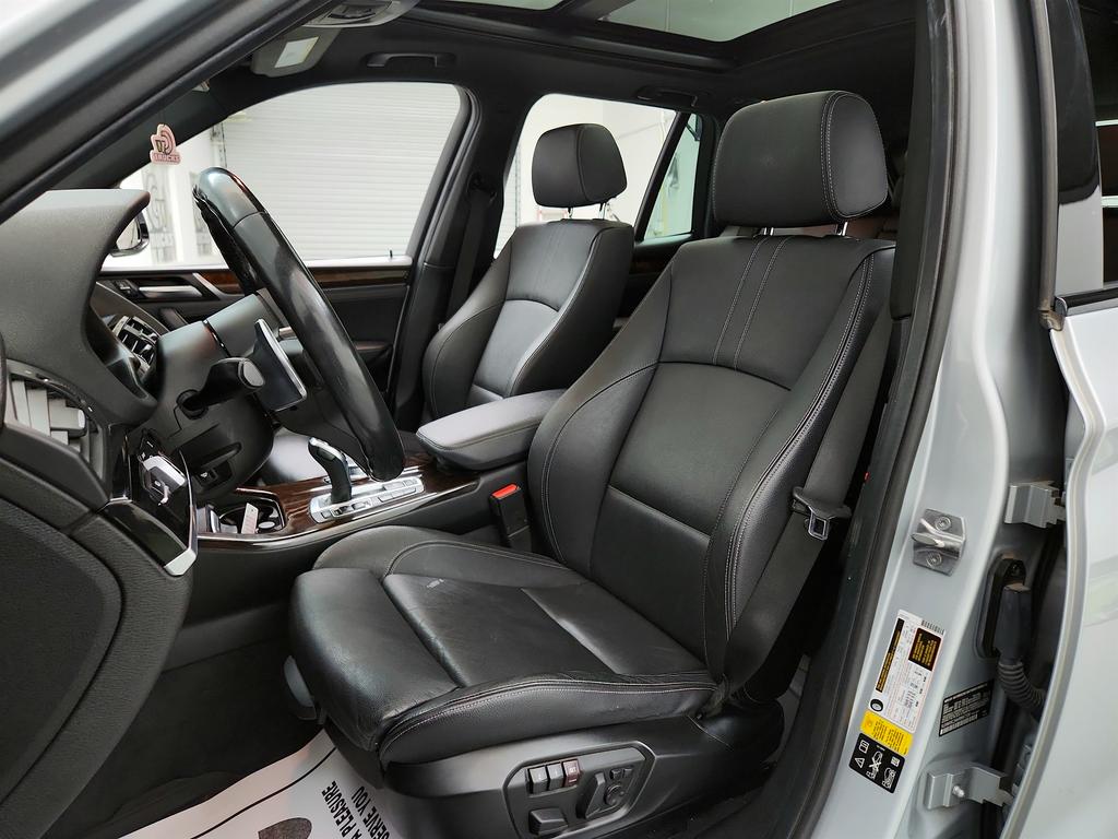 2017 BMW X3 Xdrive28i photo