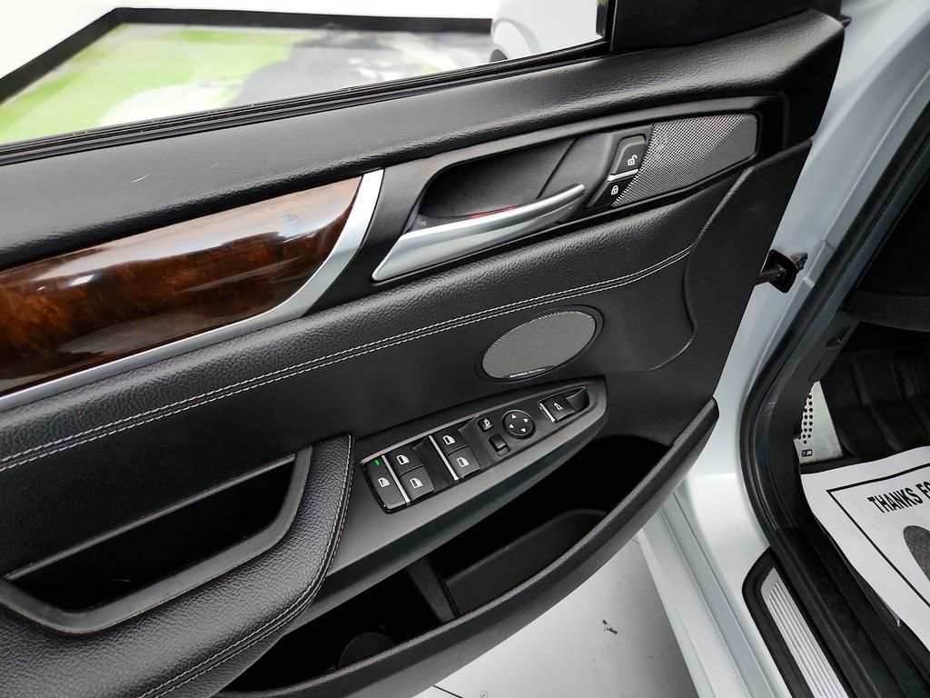 2017 BMW X3 Xdrive28i photo