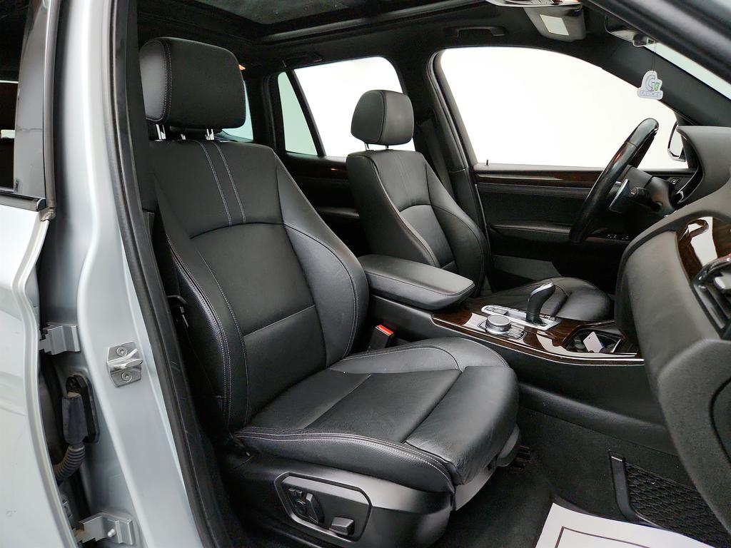 2017 BMW X3 Xdrive28i photo