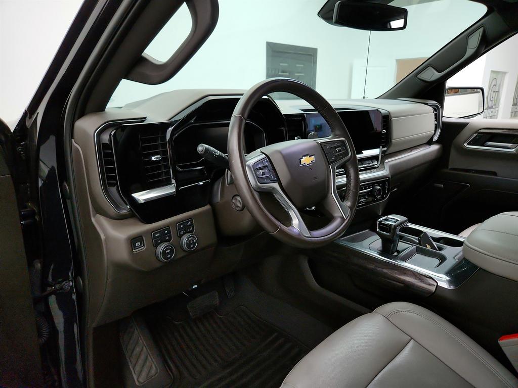 2023 Chevrolet Silverado 1500 LTZ photo