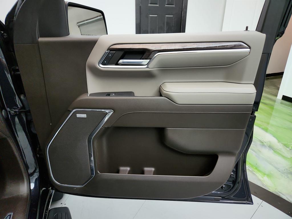 2023 Chevrolet Silverado 1500 LTZ photo