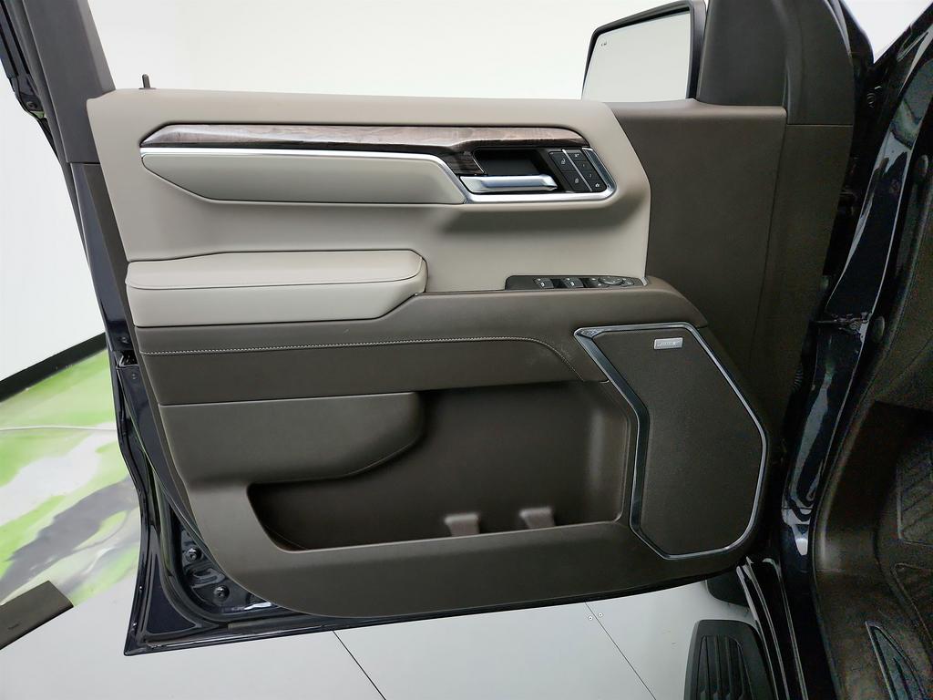 2023 Chevrolet Silverado 1500 LTZ photo