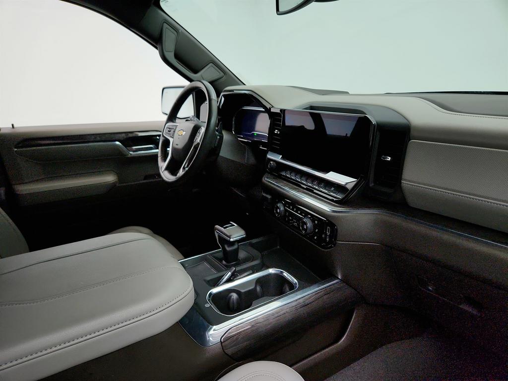 2023 Chevrolet Silverado 1500 LTZ photo