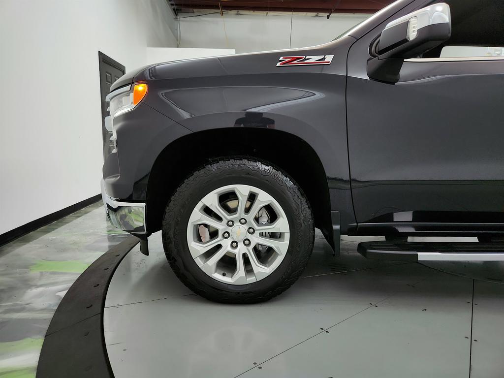 2023 Chevrolet Silverado 1500 LTZ photo