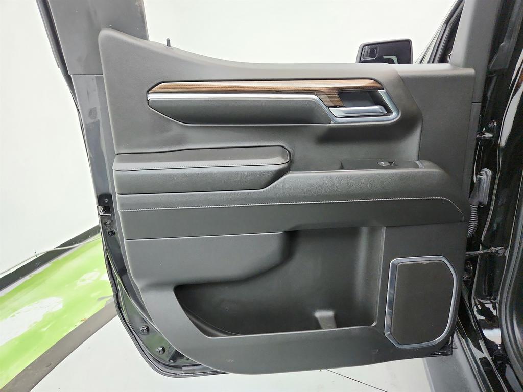 2024 Chevrolet Silverado 1500 RST photo
