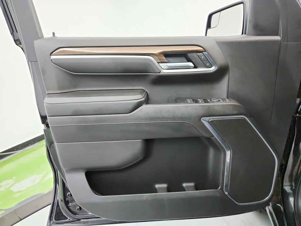 2024 Chevrolet Silverado 1500 RST photo