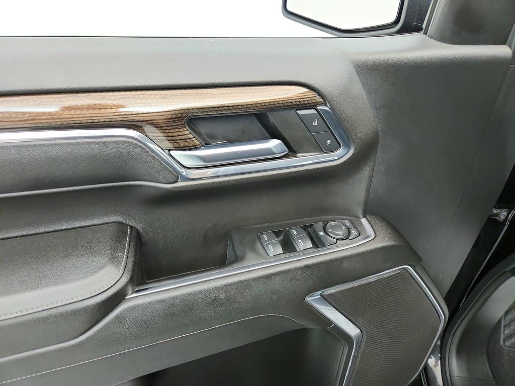 2024 Chevrolet Silverado 1500 RST photo