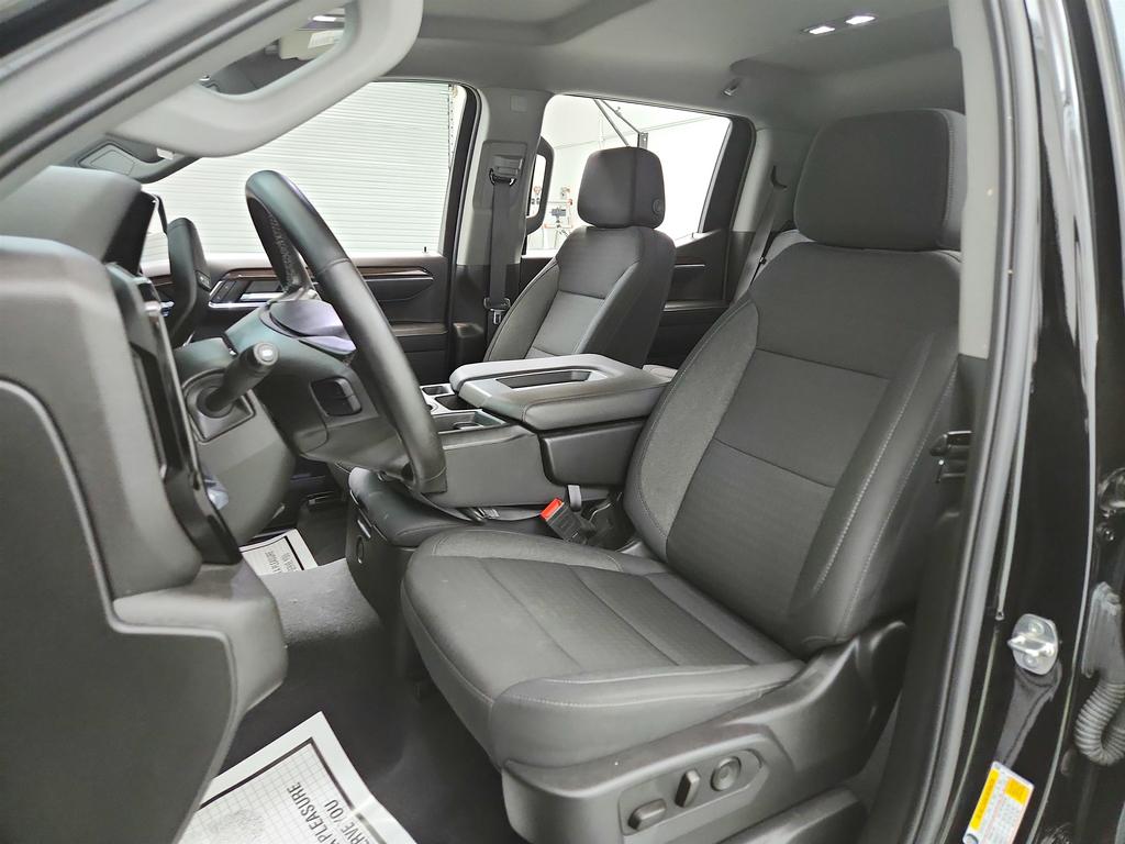 2024 Chevrolet Silverado 1500 RST photo