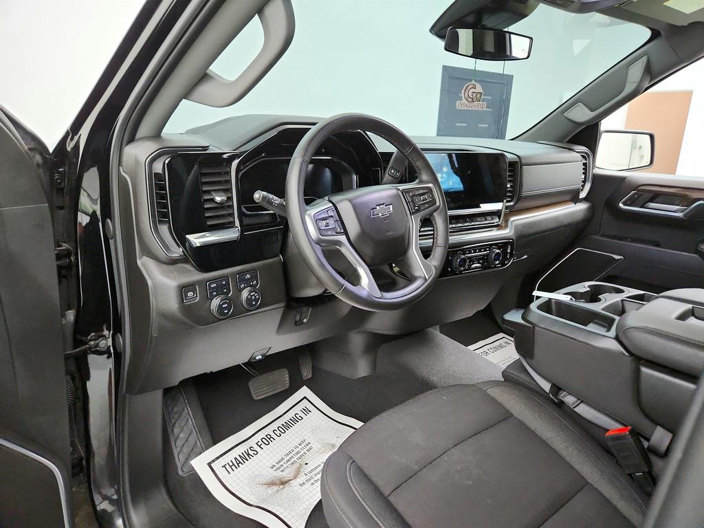 2024 Chevrolet Silverado 1500 RST photo
