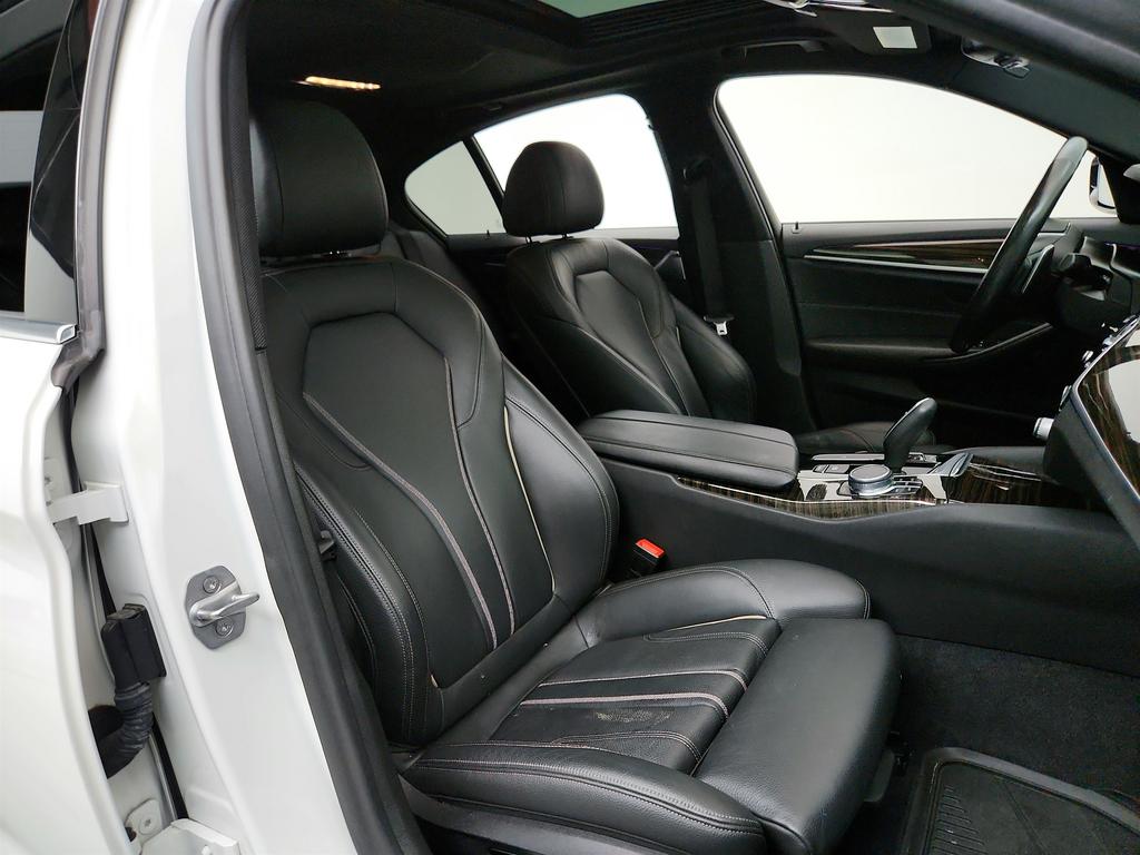 2018 BMW 5-Series 540xi photo
