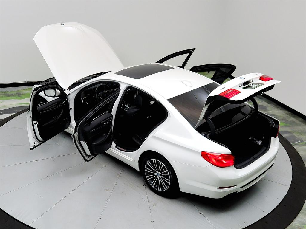 2018 BMW 5-Series 540xi photo