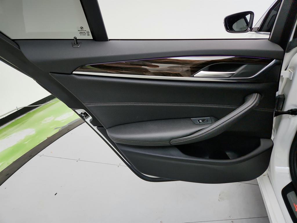 2018 BMW 5-Series 540xi photo