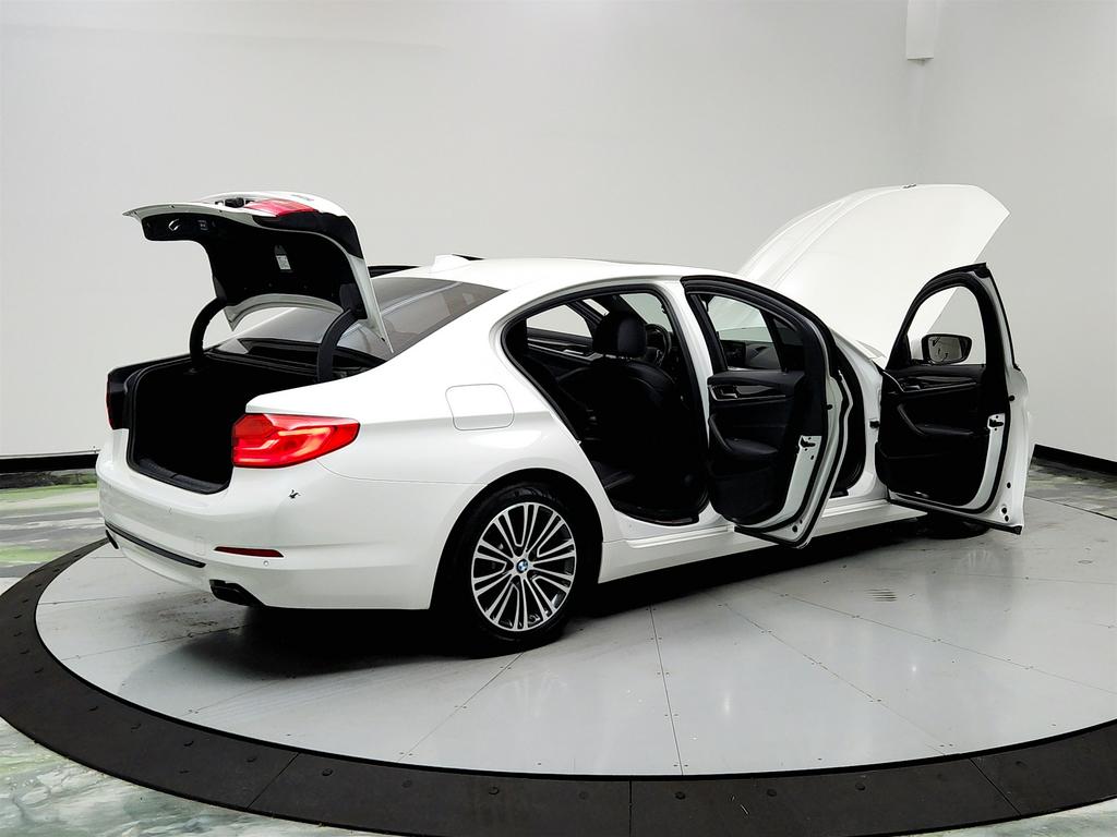 2018 BMW 5-Series 540xi photo