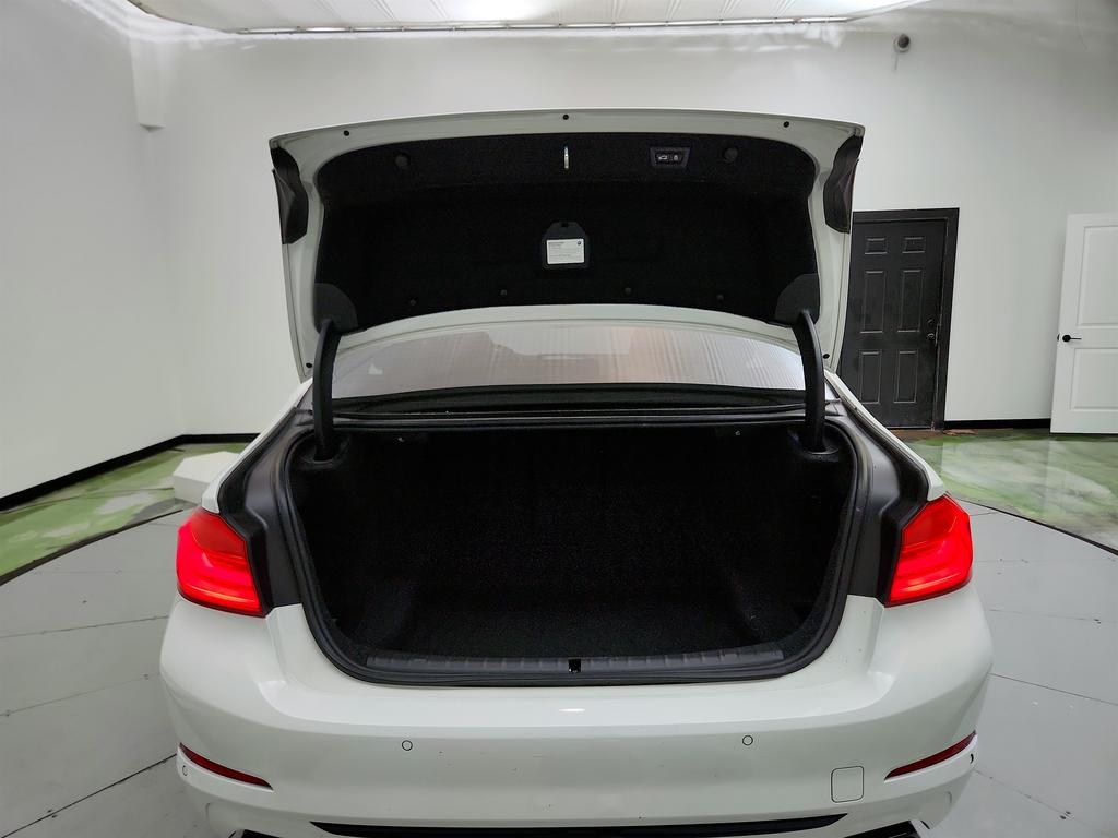 2018 BMW 5-Series 540xi photo