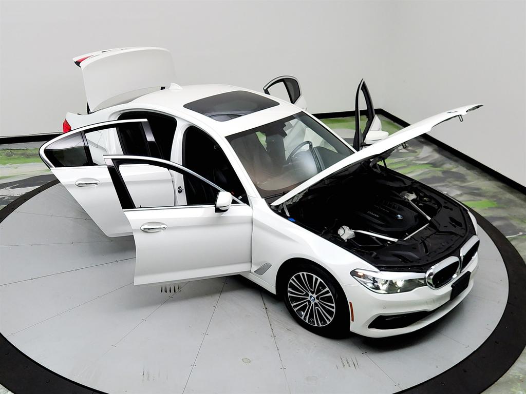 2018 BMW 5-Series 540xi photo