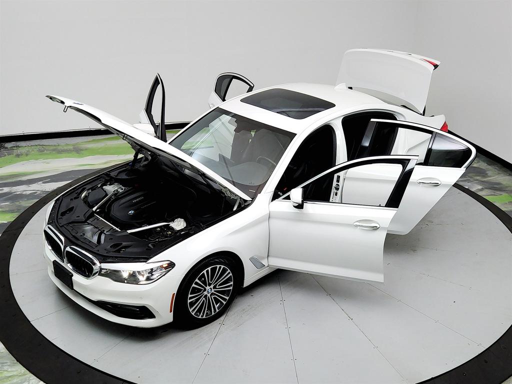 2018 BMW 5-Series 540xi photo