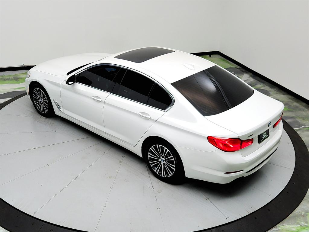 2018 BMW 5-Series 540xi photo