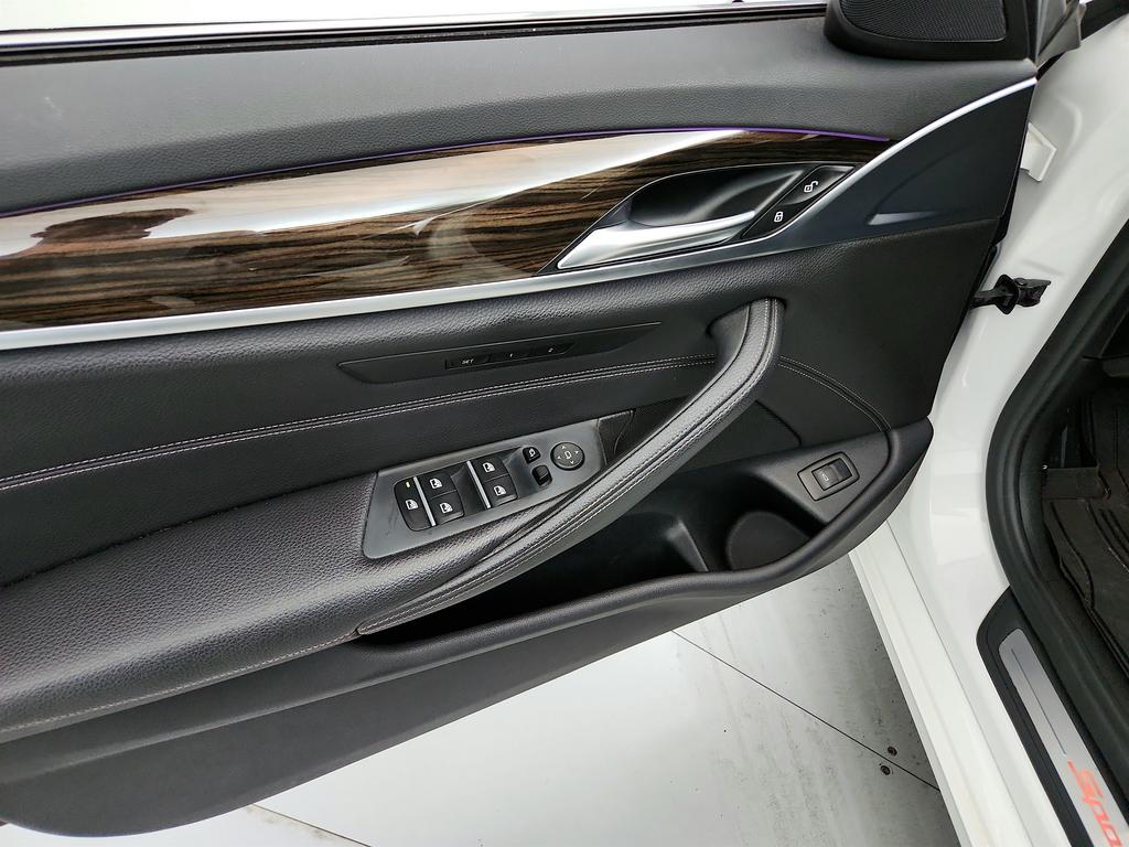 2018 BMW 5-Series 540xi photo