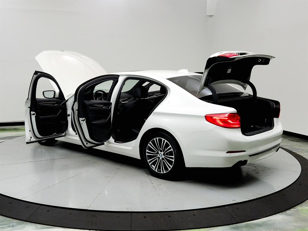 2018 BMW 5-Series 540xi photo
