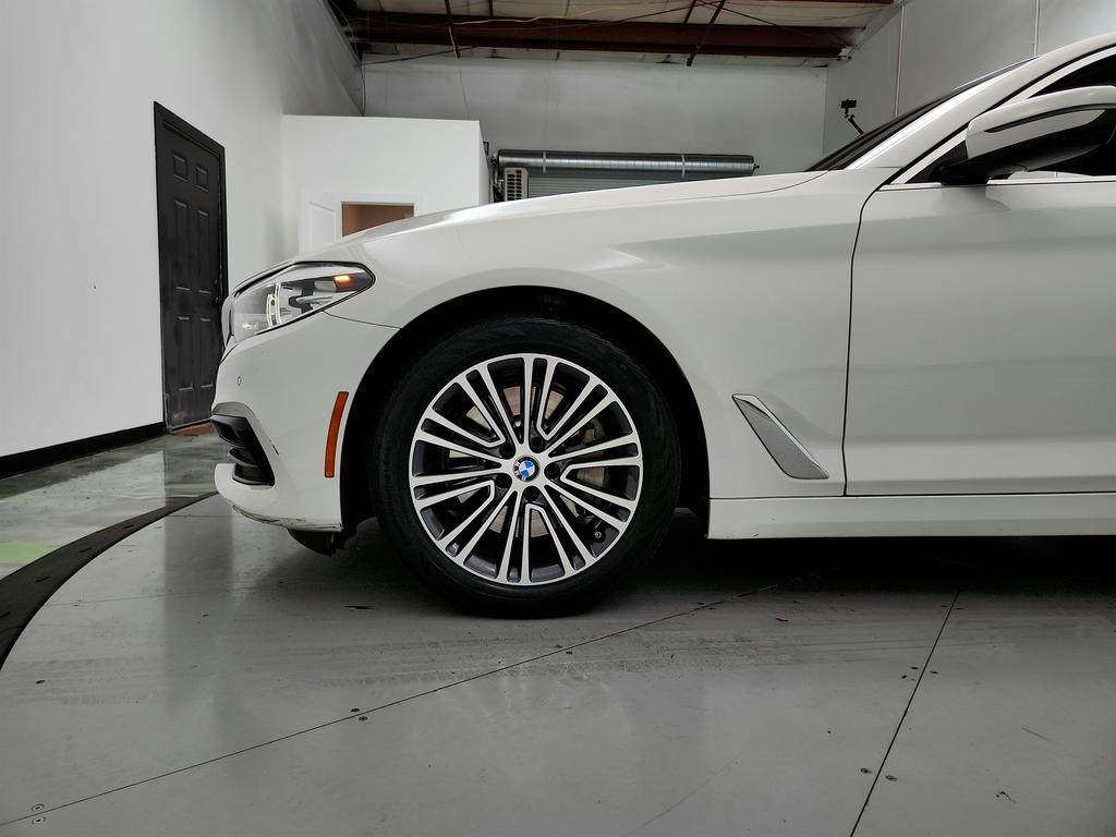 2018 BMW 5-Series 540xi photo
