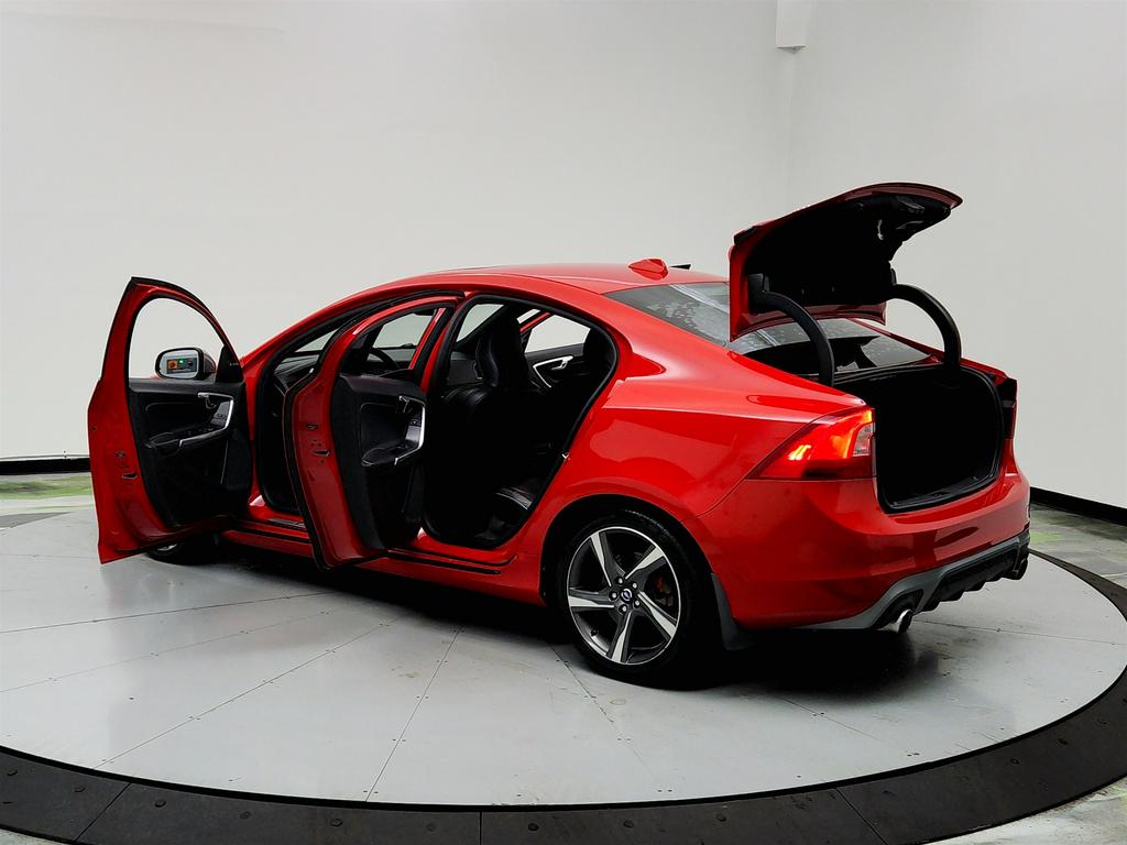 2015 Volvo S60 T6 R-Design photo
