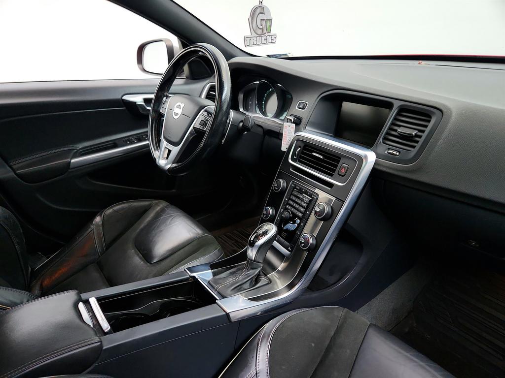 2015 Volvo S60 T6 R-Design photo