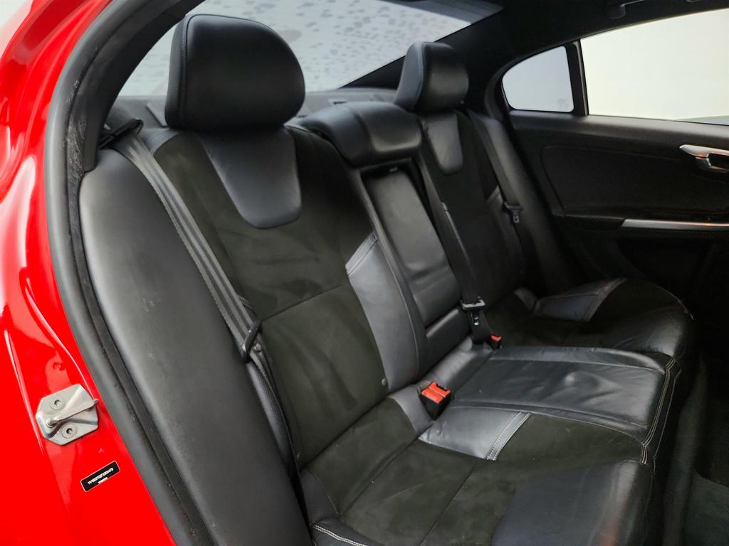 2015 Volvo S60 T6 R-Design photo