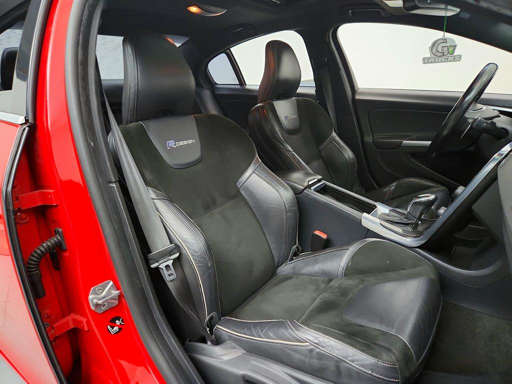 2015 Volvo S60 T6 R-Design photo