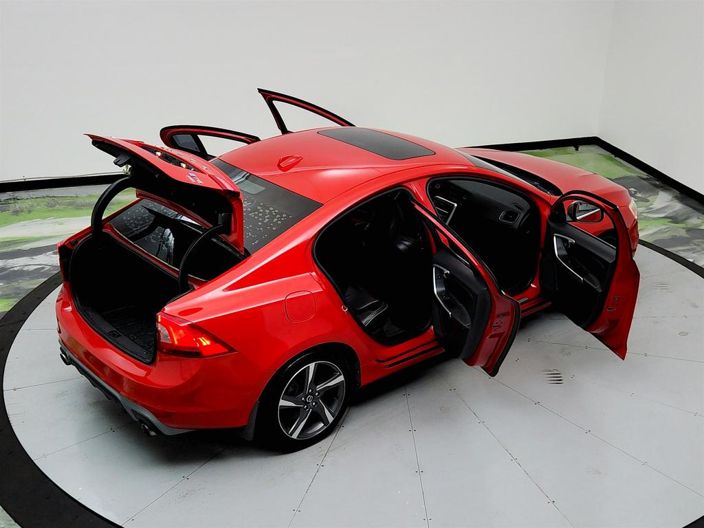2015 Volvo S60 T6 R-Design photo