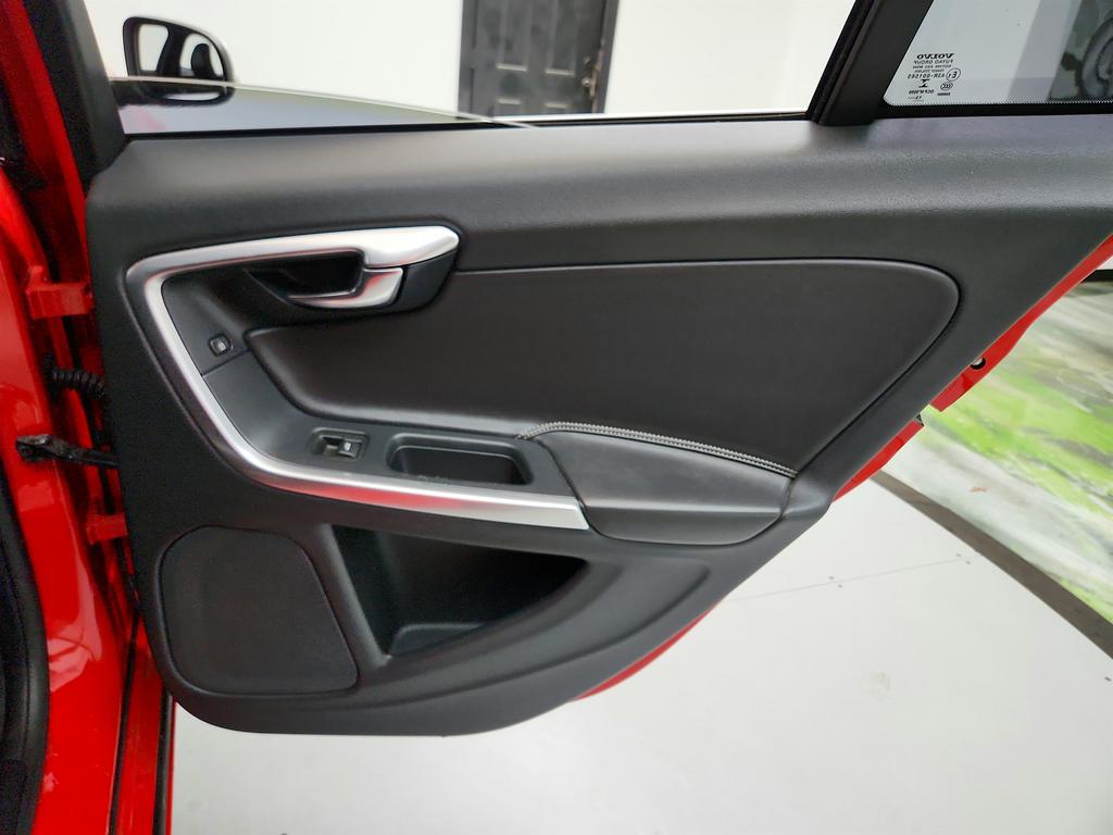 2015 Volvo S60 T6 R-Design photo