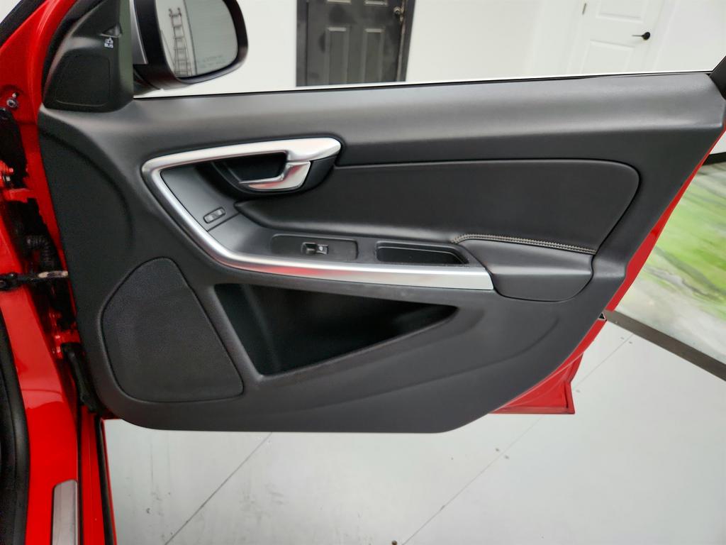 2015 Volvo S60 T6 R-Design photo