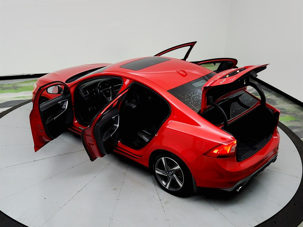 2015 Volvo S60 T6 R-Design photo