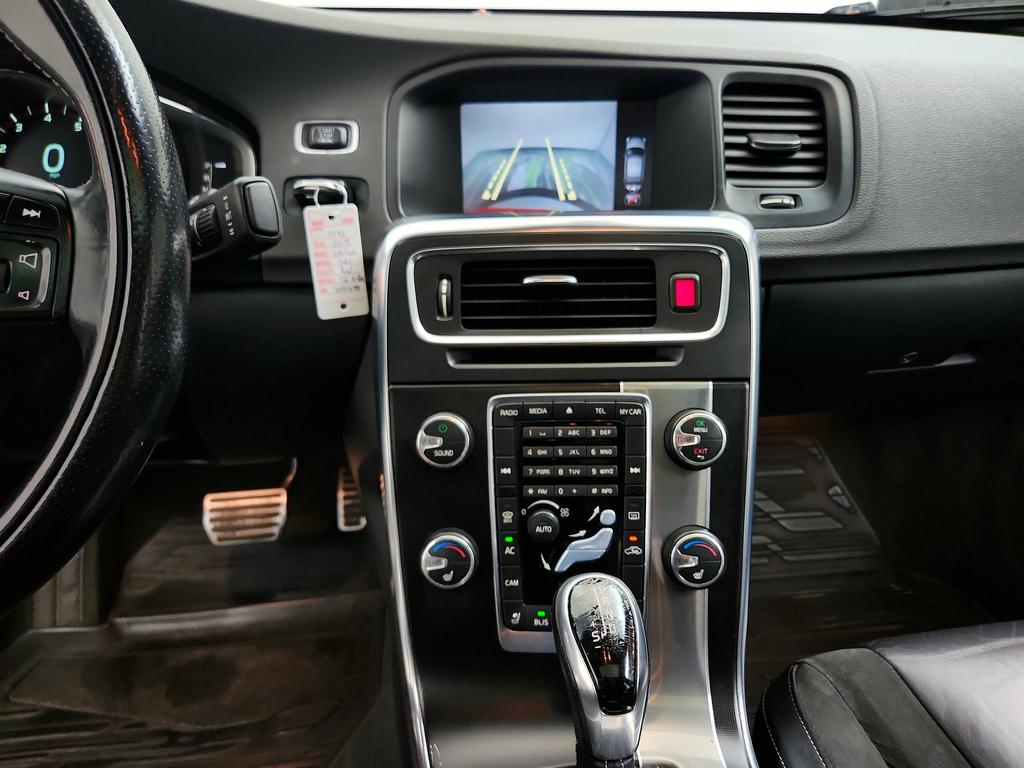 2015 Volvo S60 T6 R-Design photo
